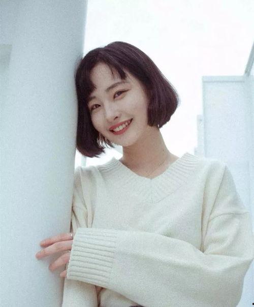 成人女短发剪法图片视频,跟随潮流，打造时尚短发剪法解析