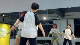 校服变装成人情侣视频,青春校园变装情侣的甜蜜蜕变