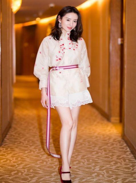 成人襦裙推荐视频,穿越时空的美丽演绎