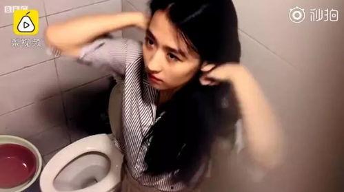 美女被咬成人鱼视频