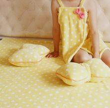 成人女孩吊带睡裙视频,成人女孩吊带睡裙风情演绎