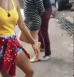 成人男搞笑短裤视频,笑翻全场！成人男搞笑短裤视频大盘点