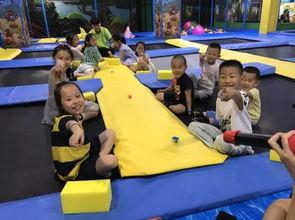 弹力蹦床成人能玩吗视频,成人也能畅享的趣味运动体验