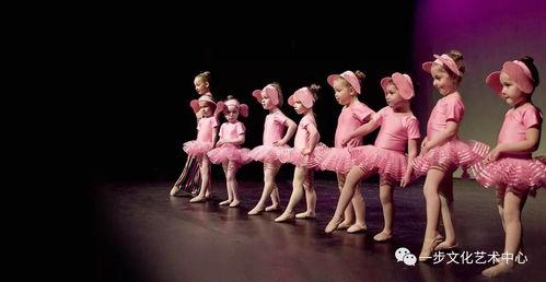 万疆舞蹈扇子成人舞视频  第2张