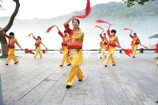 鼓棒成人腰鼓视频,成人风采尽显