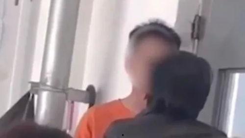 成人打学生耳光视频