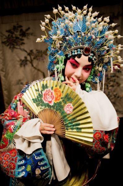 戏曲舞蹈成人扇子视频,成人戏曲舞蹈扇子技巧赏析  第2张