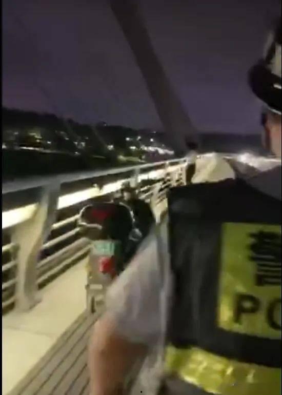 美女被做成人桥钢板视频,揭开网络暴力与道德沦丧的黑暗面  第2张